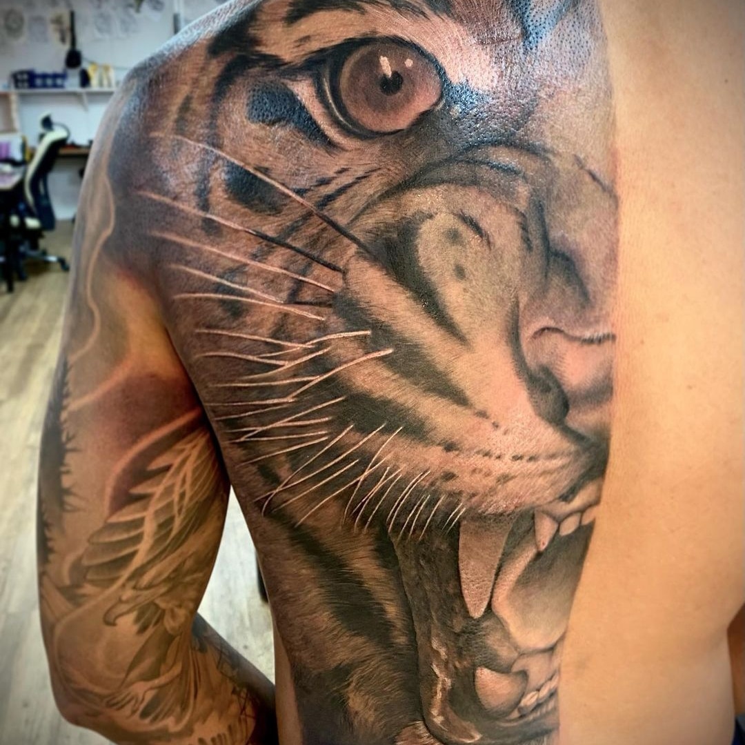 Realistic tiger tattoo on the arm